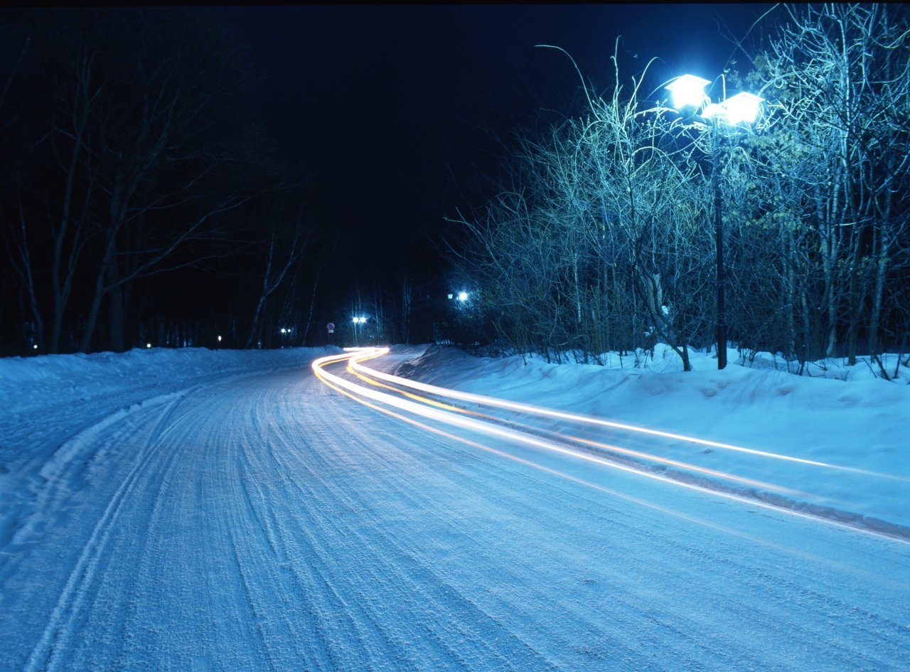 夜の雪道